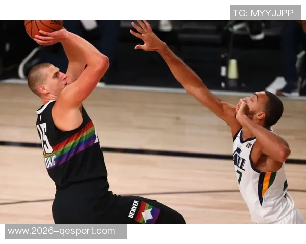 布劳恩展现排球技巧接穆雷长传双手垫球成功完成空接