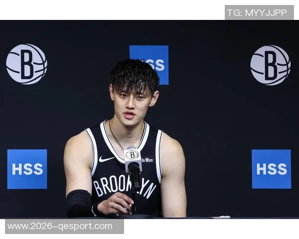 曾凡博亮相澳门布鲁克林篮网全队正式抵达开启新征程